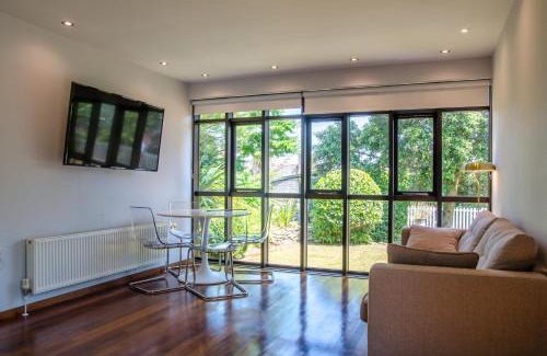 Fowey House | Charming Summerhouse Annexe in lush gardens in Fowey