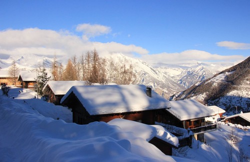 Riddes Ski Chalet | Charming Swiss Chalet, Terrace, Sauna, Log Fire, Parking,