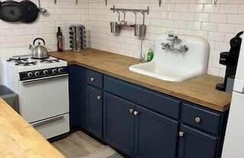 Freetown - Port Rico House | Charming Townhouse in Lafayette
