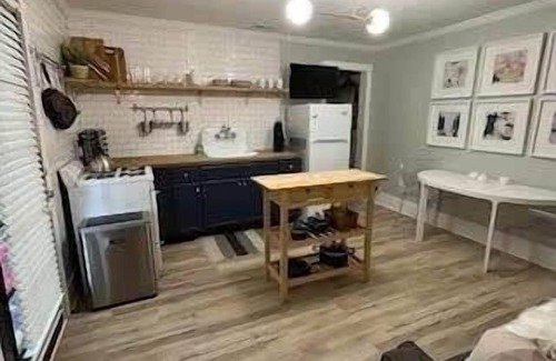 Freetown - Port Rico House | Charming Townhouse in Lafayette