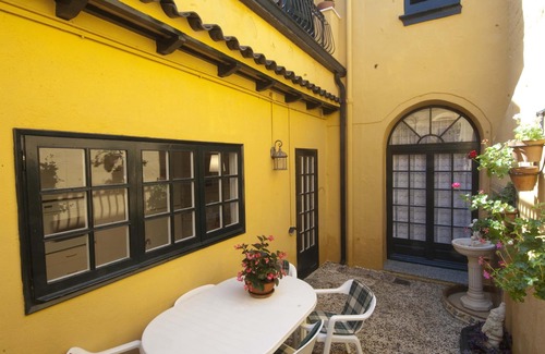 Masnou House | Charming traditional beach house, next to Barcelona!