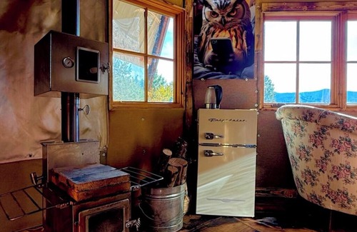 Braintree Cabin | Charming TREEHOUSE in remote location