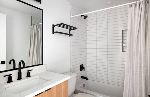 Truxton Circle Apartment | Charming Truxton Circle 2BR w/ Rooftop, nr Coffee Shops, by Blueground