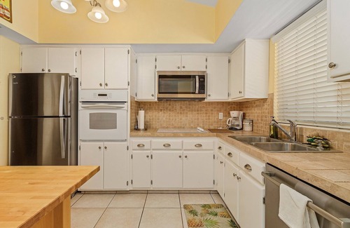 Caloosahatchee Condo | Charming turnkey 2-bedroom condo in Cape Coral waterfront