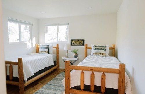Medford House | Charming Two!! Centrally located townhome in East Medford
