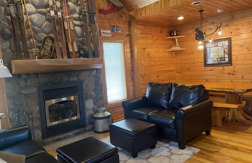 Boyne Falls Cabin | Charming Upnorth Cabin