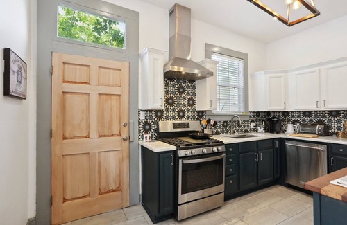 Faubourg Livaudais House | Charming Uptown Home Just Blocks from Commander's Palace
