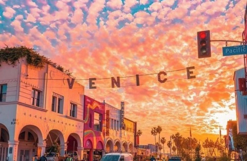 Ocean Park House | Charming Venice Bungalow blocks from the Beach!