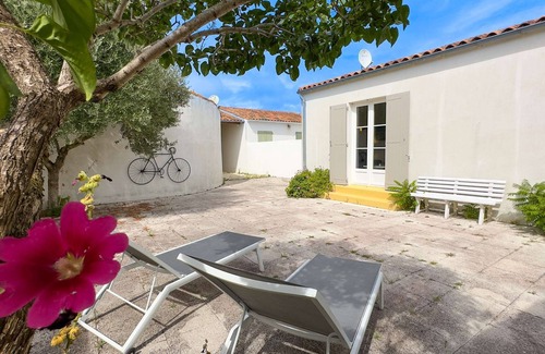 La Couarde-sur-Mer House | Charming villa facing the dune with yard - parking
