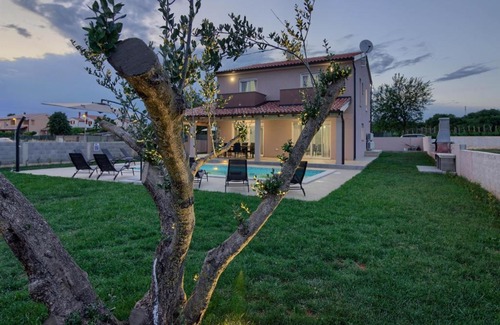 Sikici Villa | Charming villa Enjoy with private pool in Pula