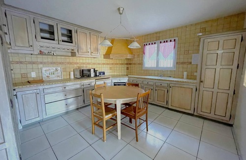 Banyuls-sur-Mer Villa | Charming Villa with Terrace, Garage, and AC, 600m from the Sea in Banyuls-sur-Mer