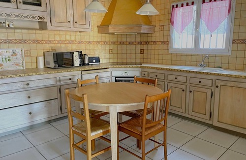 Banyuls-sur-Mer Villa | Charming Villa with Terrace, Garage, and AC, 600m from the Sea in Banyuls-sur-Mer