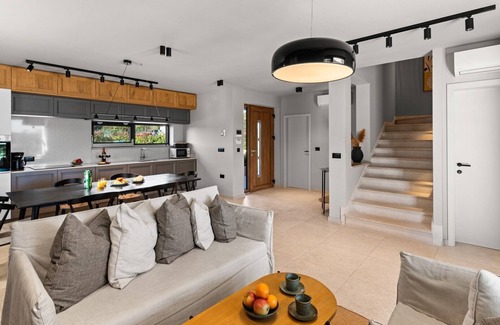Kadumi Villa | Charming Villa San Vincenti with swimming pool, jacuzzi and sauna