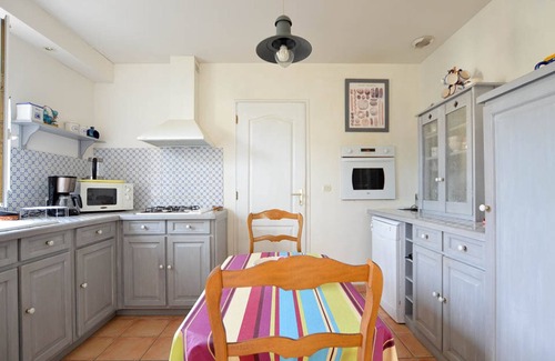 Les Mathes Villa | Charming Villa with Garden, Near Beach and Shops, Sleeps 6