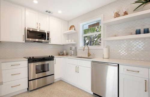 Inlet District House | Charming Waterfront 3-bedroom house in Jupiter Inlet Village District