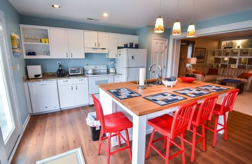 Greenbush Cottage | Charming Waterfront Cottage with Boat Ramp and boat docking - Pet Friendly
