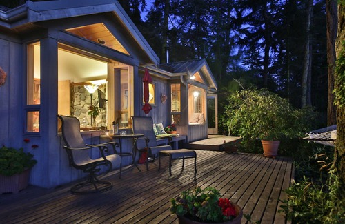 Freeland Cottage | Charming Waterfront Cottage-NO CLEANING FEE-Water, Mountain & Sunset View