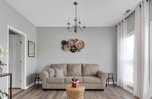 Wake County House | Charming Wendell Home w/firepit and pool table