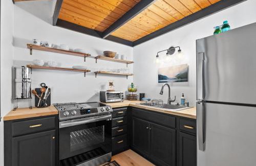 Whitefish Apartment | Charming Whitefish Condo 5 min from slopes!