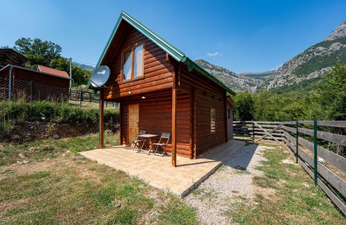 Montenegro Coast Cabin | Charming wood cabin in the heart of a farm, surrounded by nature and fresh air.
