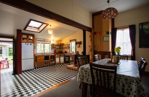 Kumara Cottage | Charmingly restored villa at Greenstone Retreat
