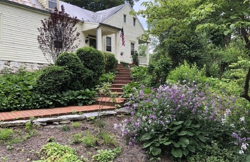 Sharpsburg House | Charmingly renovated historic Canal House on C&O along Potomac close to Antietam