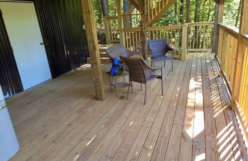 Campton Cabin | Chasin Turkeys is a Charming 2-bedroom Lakefront cabin in Red River Groge