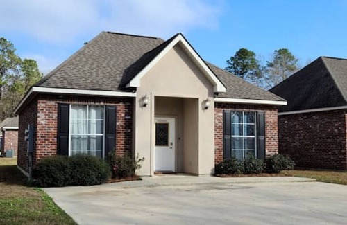 Pine Grove Apartment | Chateau 11, spacious townhouse in Tickfaw, LA