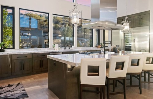 Hurricane Apartment | Chateau 58 ~ Ultra Luxury Mansion ~ Pool ~ Events!
