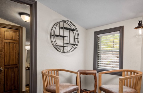 Eureka Springs Historic District Cottage | Chateau Cottage - Penthouse