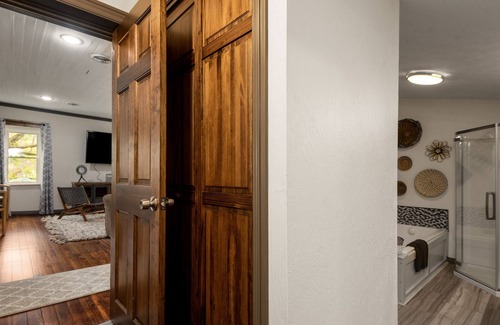 Eureka Springs Historic District Cottage | Chateau Cottage - Penthouse