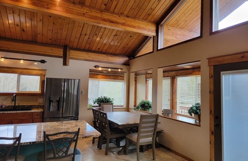 Frisco House | Chateau in Ski and Summer Playground, 5 Bdrms + Loft, Hot Tub, 4 HDTVs, 8 Bikes