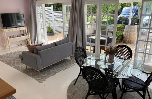 Aldinga Apartment | Chateau in The Vines Cottage by Wine Coast Holiday Rentals