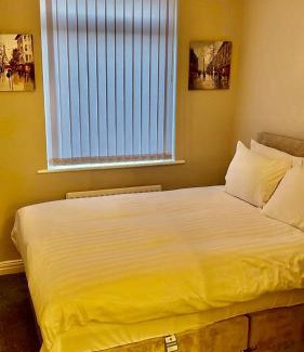 Newcastle-upon-Tyne Apartment | Chatsworth - Large Apartment Near Newcastle City Centre