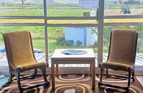 Kaipara District Apartment | Cheap & Cheerful 1-3Bdr roomy Guest-Wing at the 150-yr-old Aratapu School House