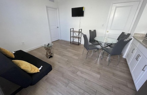 Homestead Apartment | Cheap rental with private entrance and backyard plus BBQ grill