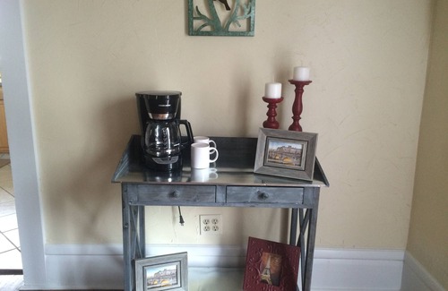 Grand Junction Cottage | CHECK EACH DATE FOR RATES.*Charming Downtown Home*.Outstanding location!