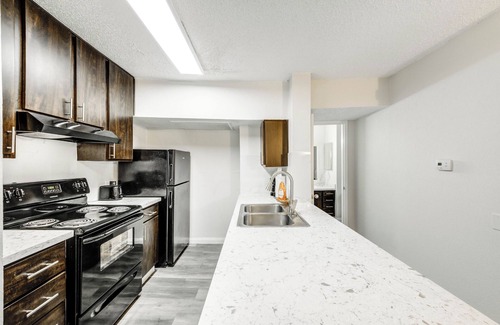 Woodlake - Briar Meadow Apartment | Check-in Ready Modern Apt Free Parking & Free Wi-Fi Near Galleria