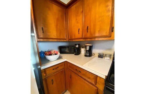 Baytown House | Cheerful 1 bedroom recently updated and conveniently located.