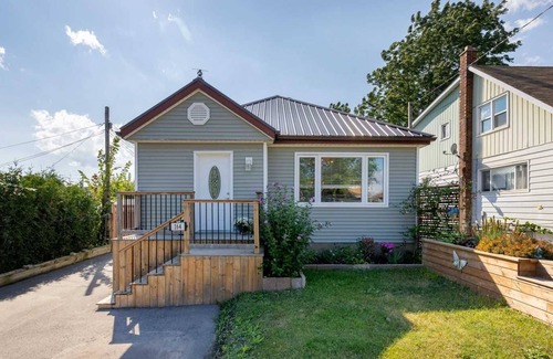 Durham Region House | Cheerful 1-Master Bedroom With Separate Entrance