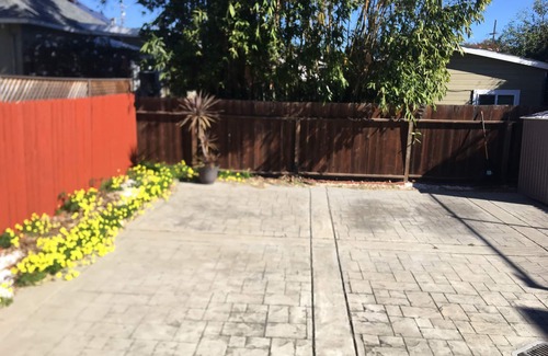 Southwest Berkeley House | Cheerful 2-Bedroom House in Berkeley