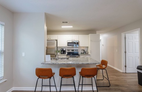 Columbia House | Cheerful 3 bed home with close access to lots