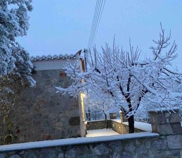 Ermionida House | Cheerful 3 bedroom cottage with indoor fireplace