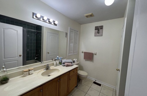 Brampton House | Cheerful 3-Bedroom Home With Free Parking