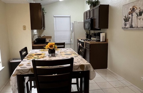 Buckingham Estates House | Cheerful 3 Bedroom Home w/Parking in Central South Austin Pet Stays for Free !