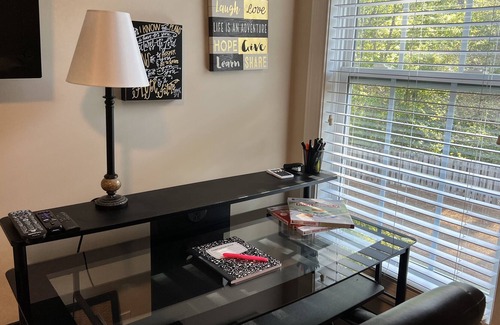 Fayetteville House | Cheerful 3 bedroom townhouse in great location.