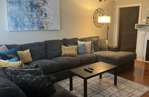 Fayetteville House | Cheerful 3 bedroom townhouse in great location.