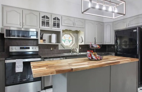 Independence House | Cheerful 4 bedroom close to historical/sport sites