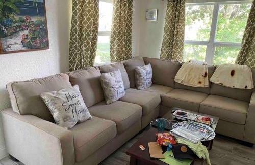 Central Fort Lauderdale House | Cheerful 4b 2B with heated pool