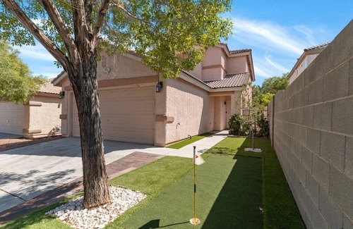 Rhodes Ranch House | Cheerful 5-Bedroom Home with hot tub